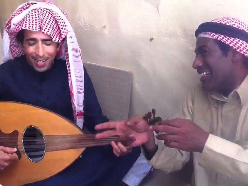 اضغط لمشاهدة الفيديو: فايز المالكي يعزف على العود، ويغني ألا ليت البكا يرد غالي